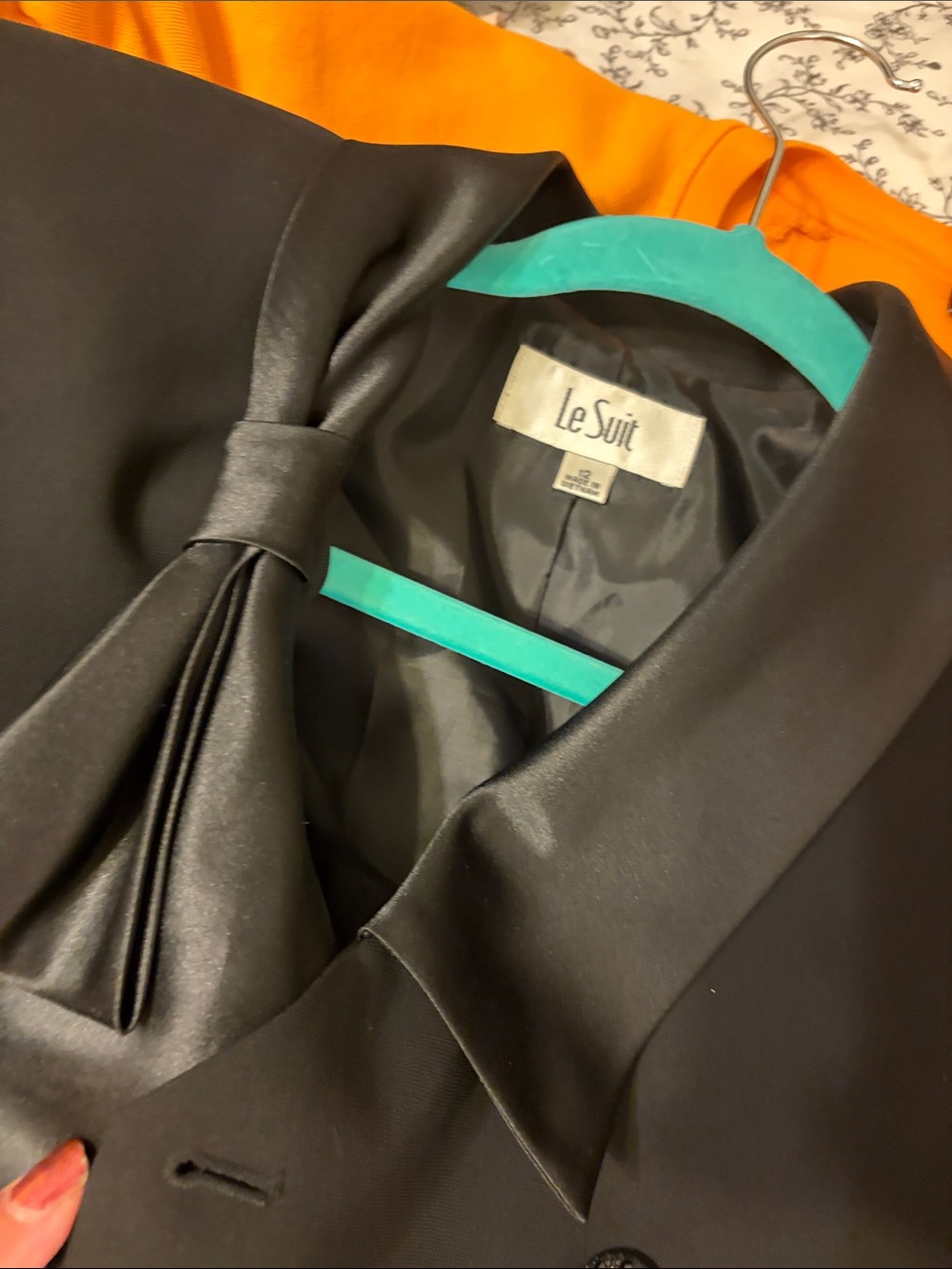 Le Suit Black Women's Tailored Blazer with Satin Bow Lapel - Picture 7 of 9